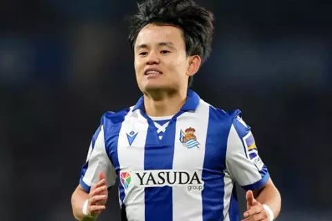 رغم استمرار عقده.. كوبو لا يستبعد الرحيل عن ريال سوسيداد نهاية الموسم 